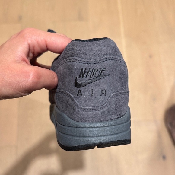 Limited Edition Nike Air Men's Charcoal Sneakers - Size 9 - Picture 6 of 6